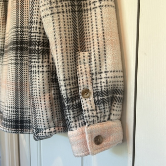 “Soho Threads” fuzzy shirt/jacket - Picture 6 of 12